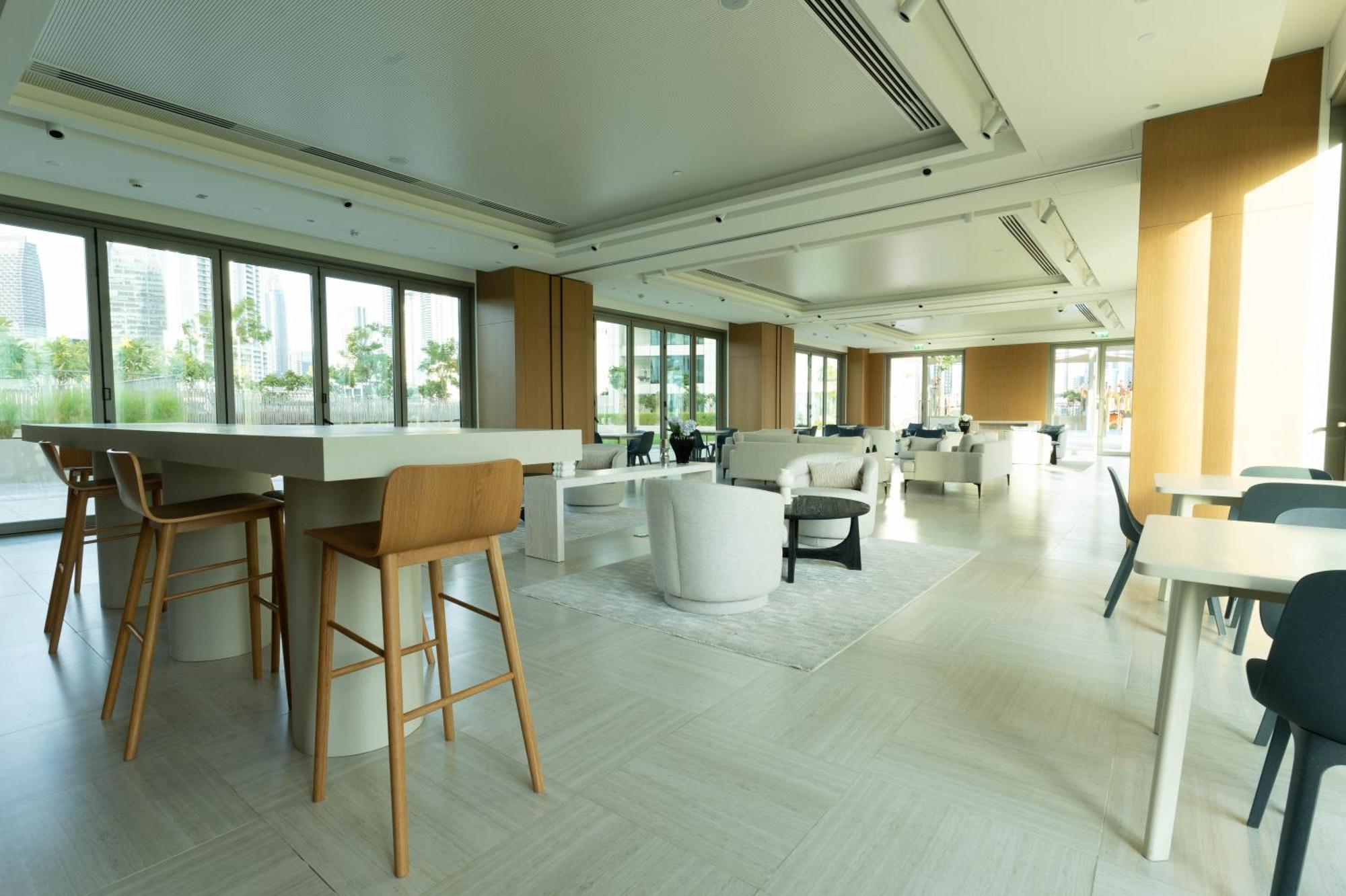 Stunning 2 Bedroom With Burj Views In Walking Distance To Mall * Dubai