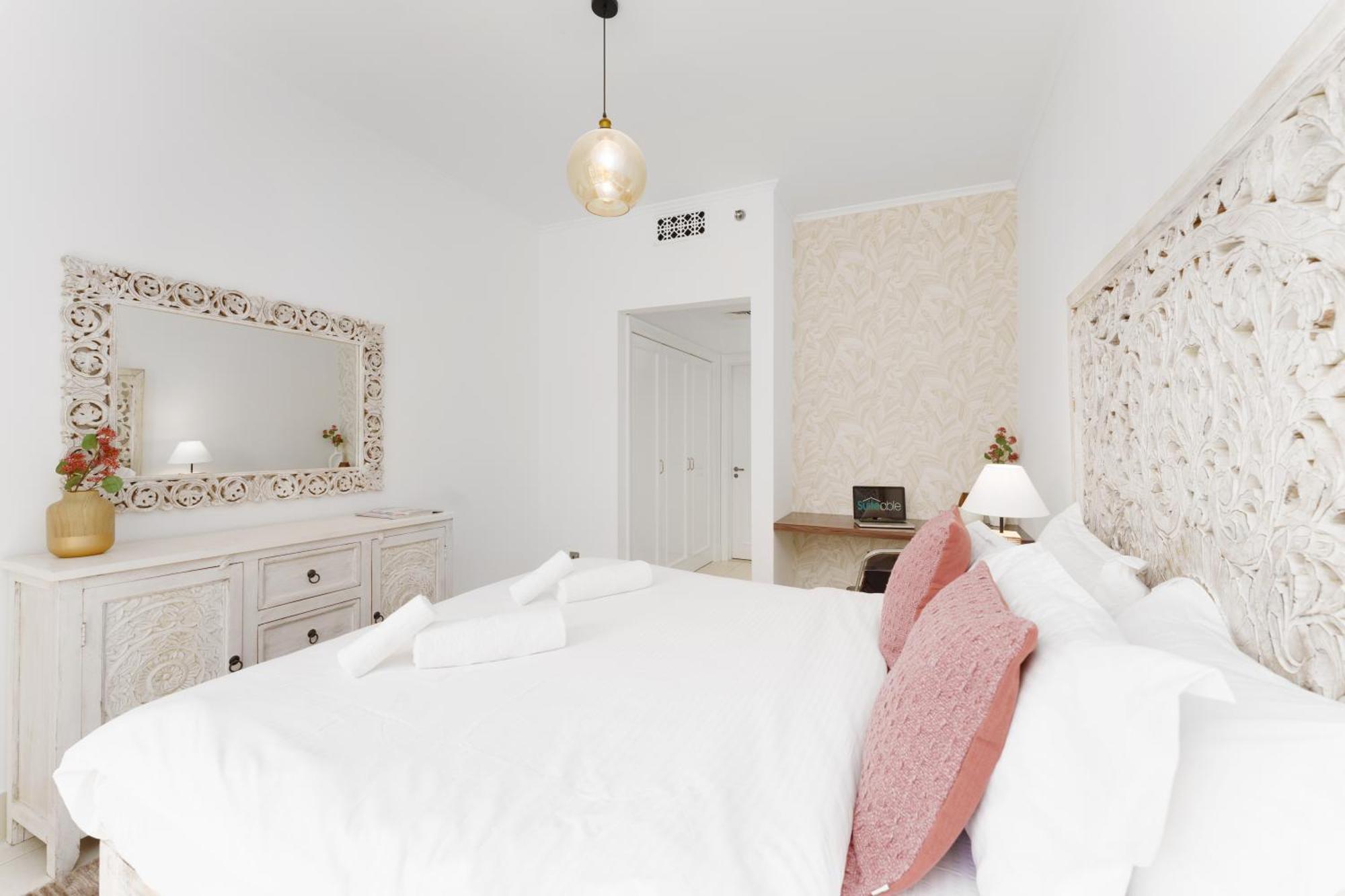 Living Chic 1 Bedroom Dubai