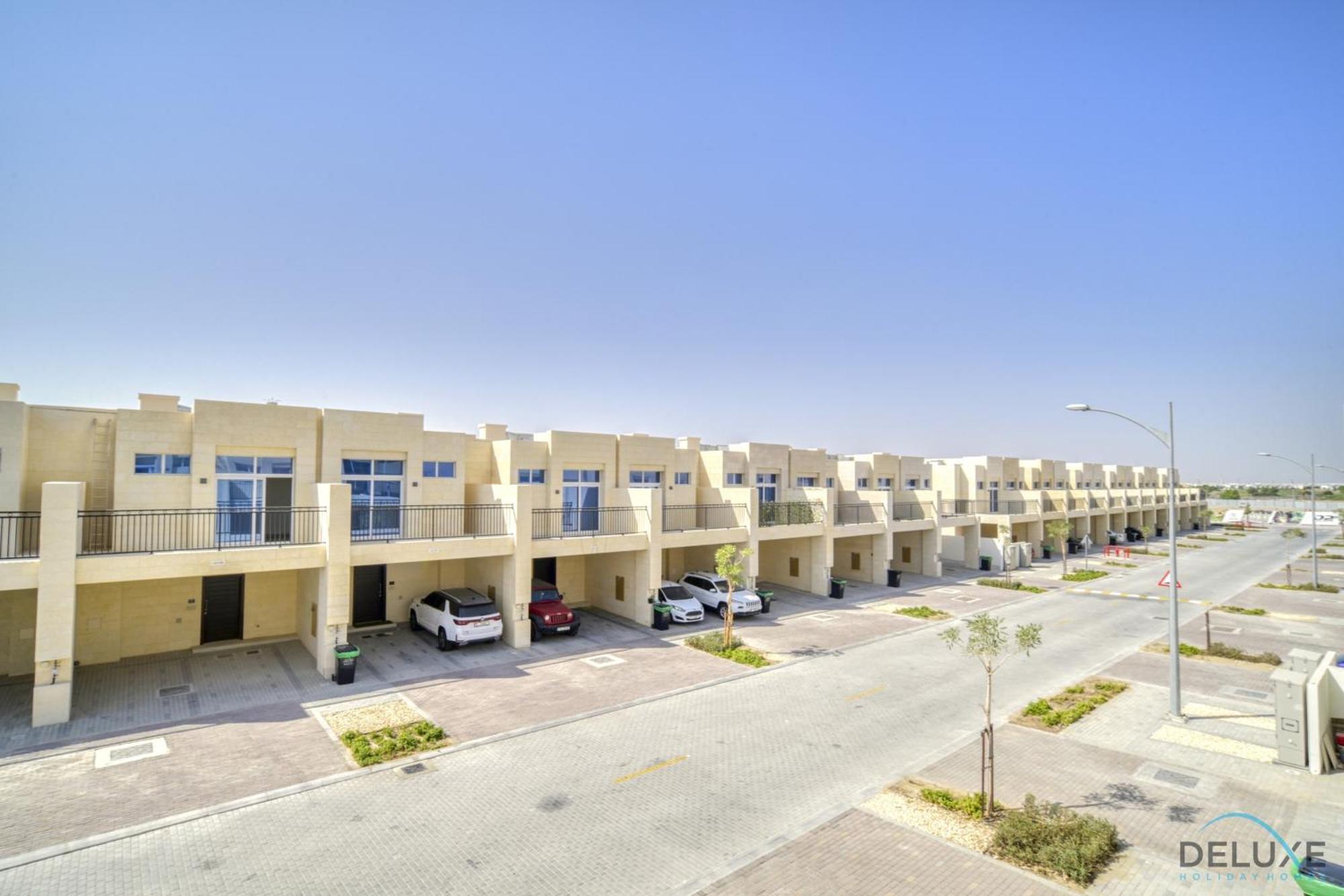 Exquisite 4br Townhouse At Damac Hills 2, Dubailand By Deluxe Homes Apartment