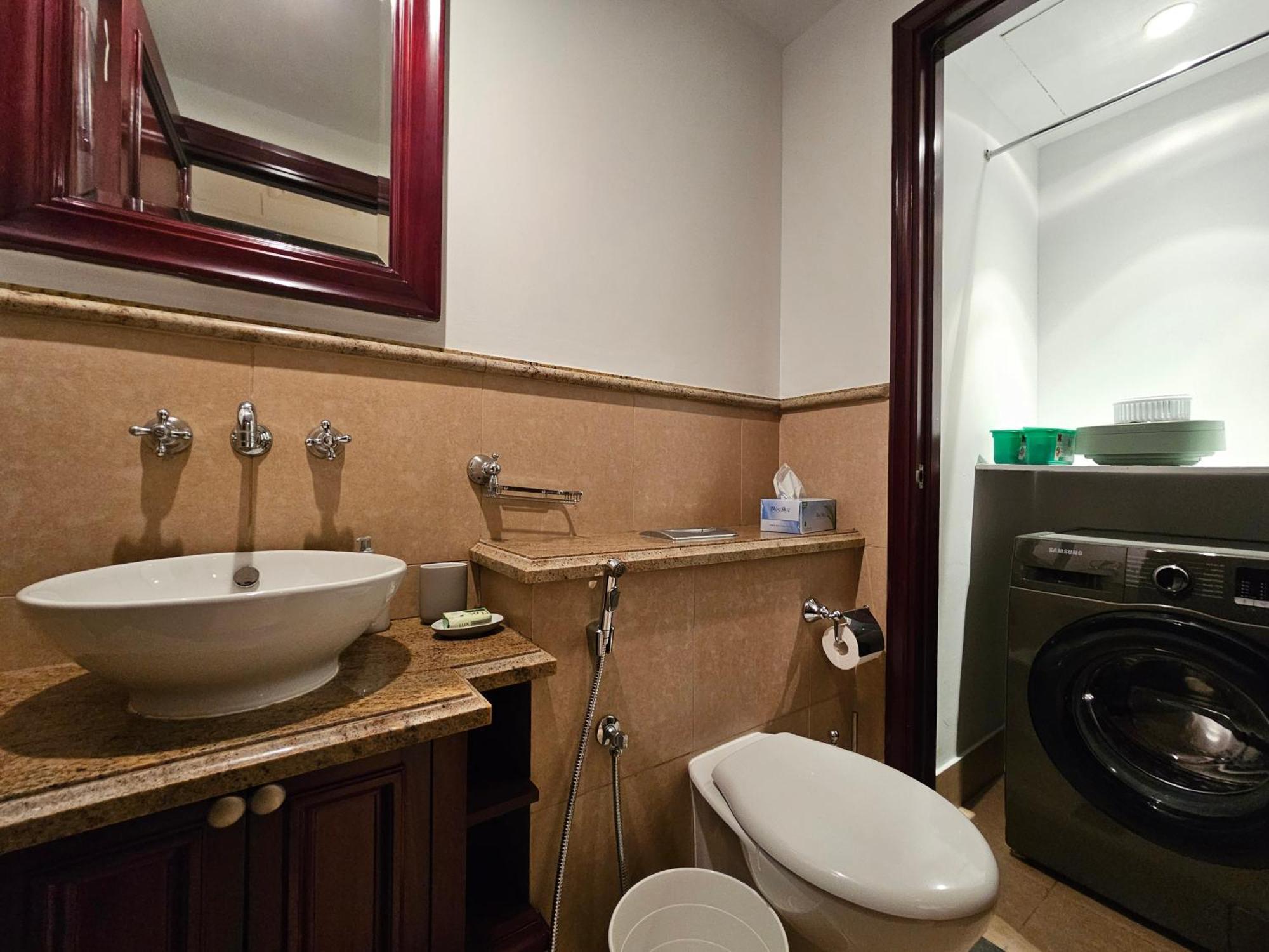 Palace Downtown Apartment *