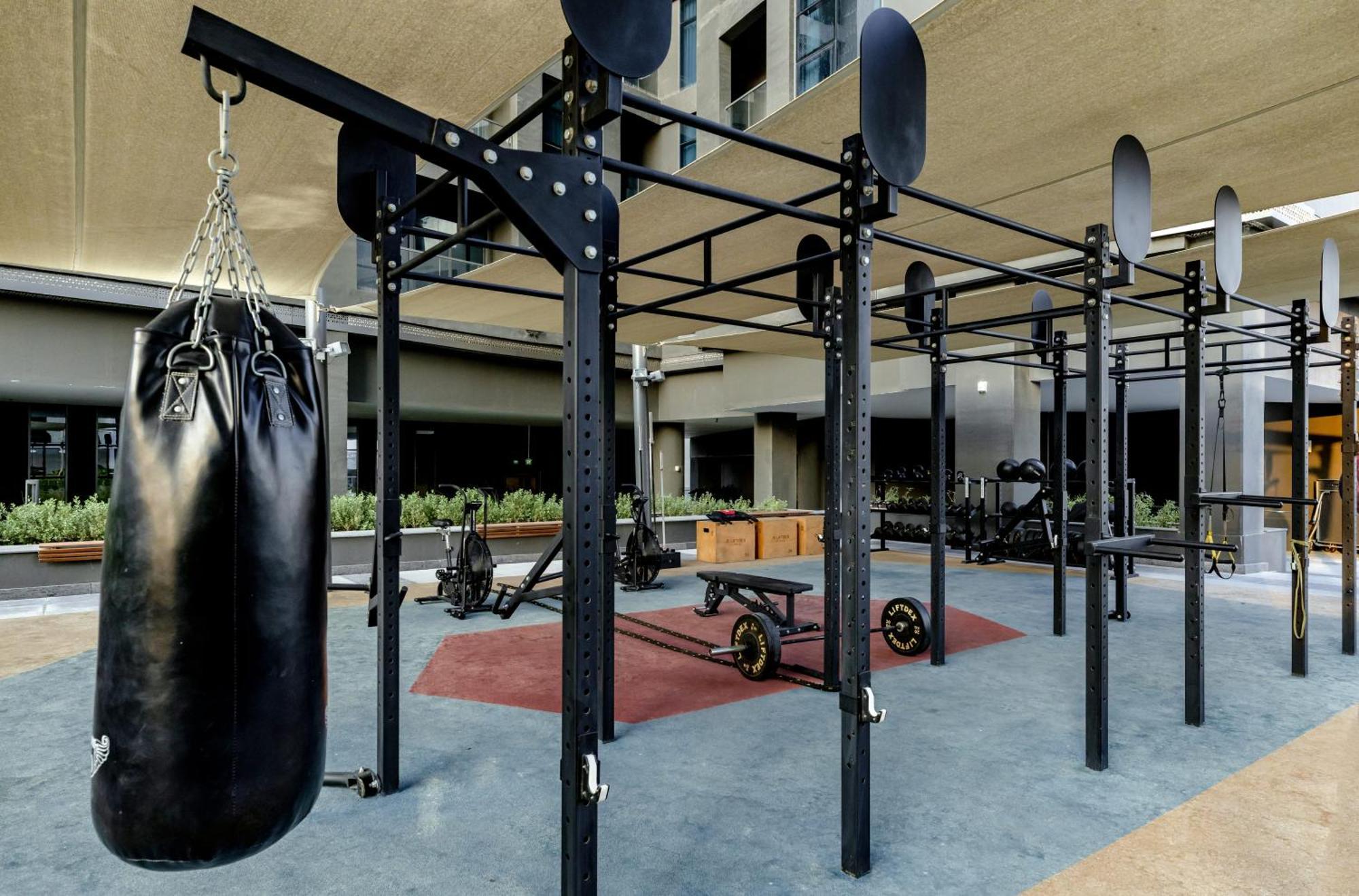 Revved-up In 15 Northside With Pool And Gym *