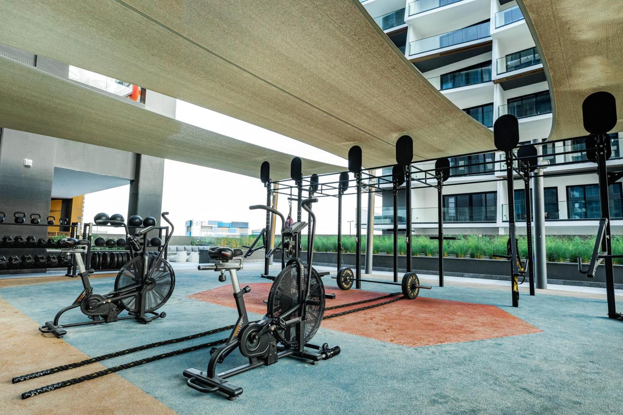 Apartment Revved-up In 15 Northside With Pool And Gym