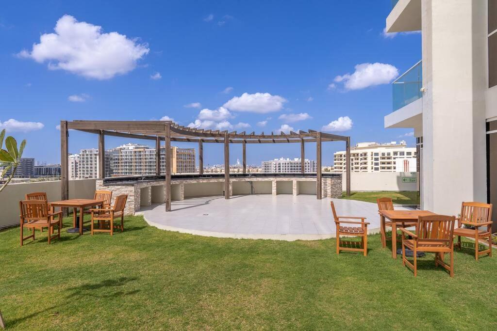 New Lisiting & Miracle Garden & Great Location Apartment Dubai