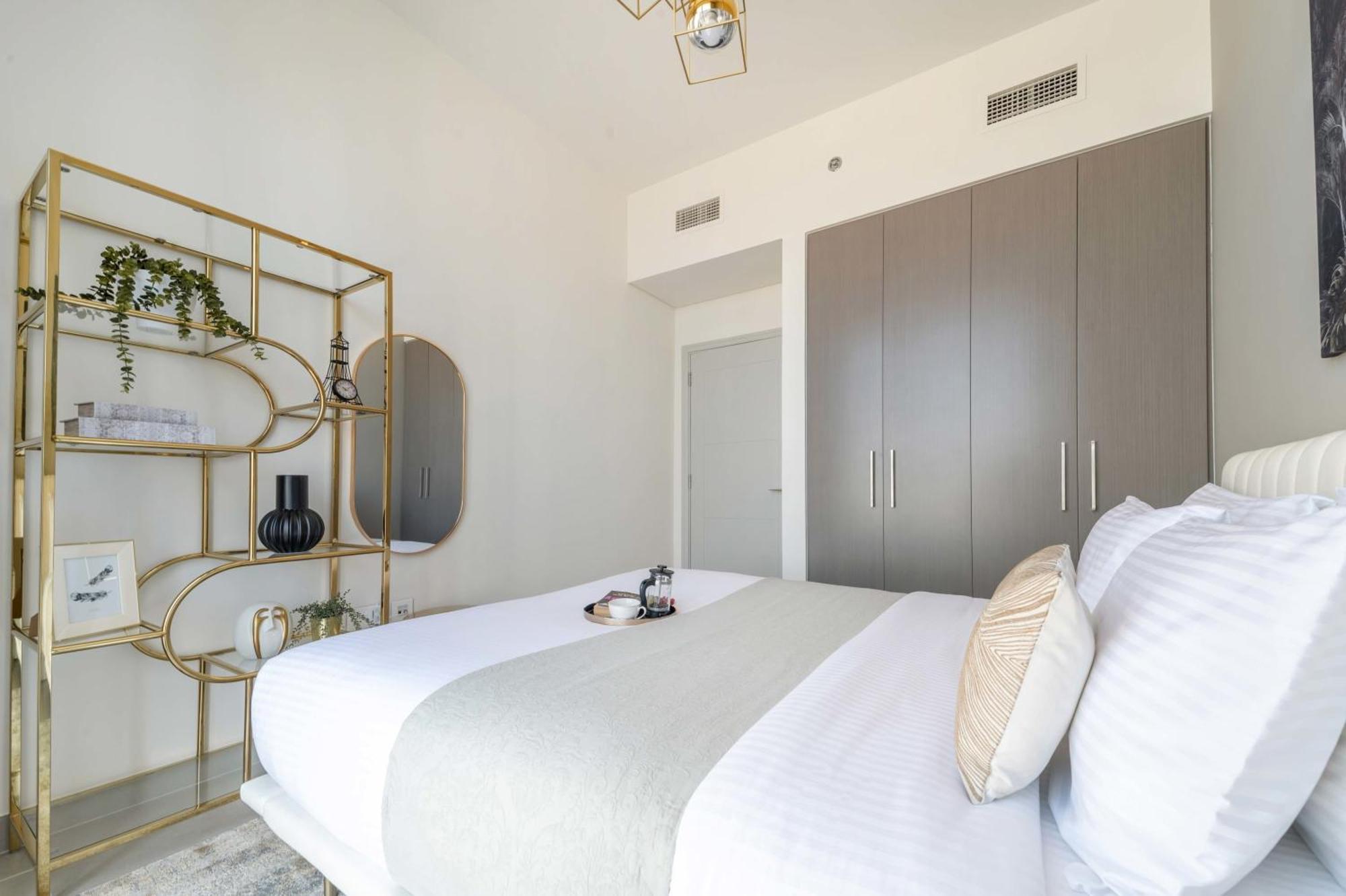 Frank Porter - Tower 1 Apartment Dubai
