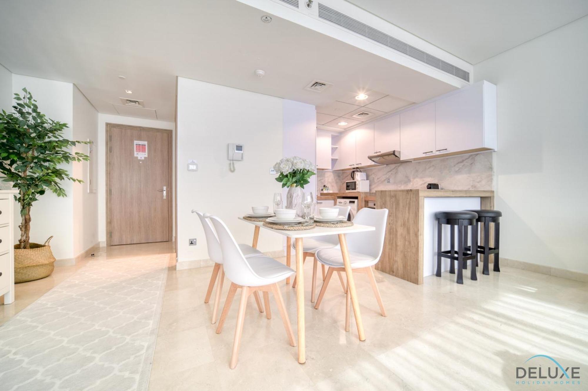 Apartment Special Offer Stylish 1br With Scenic Views & Pool By Deluxe Homes *