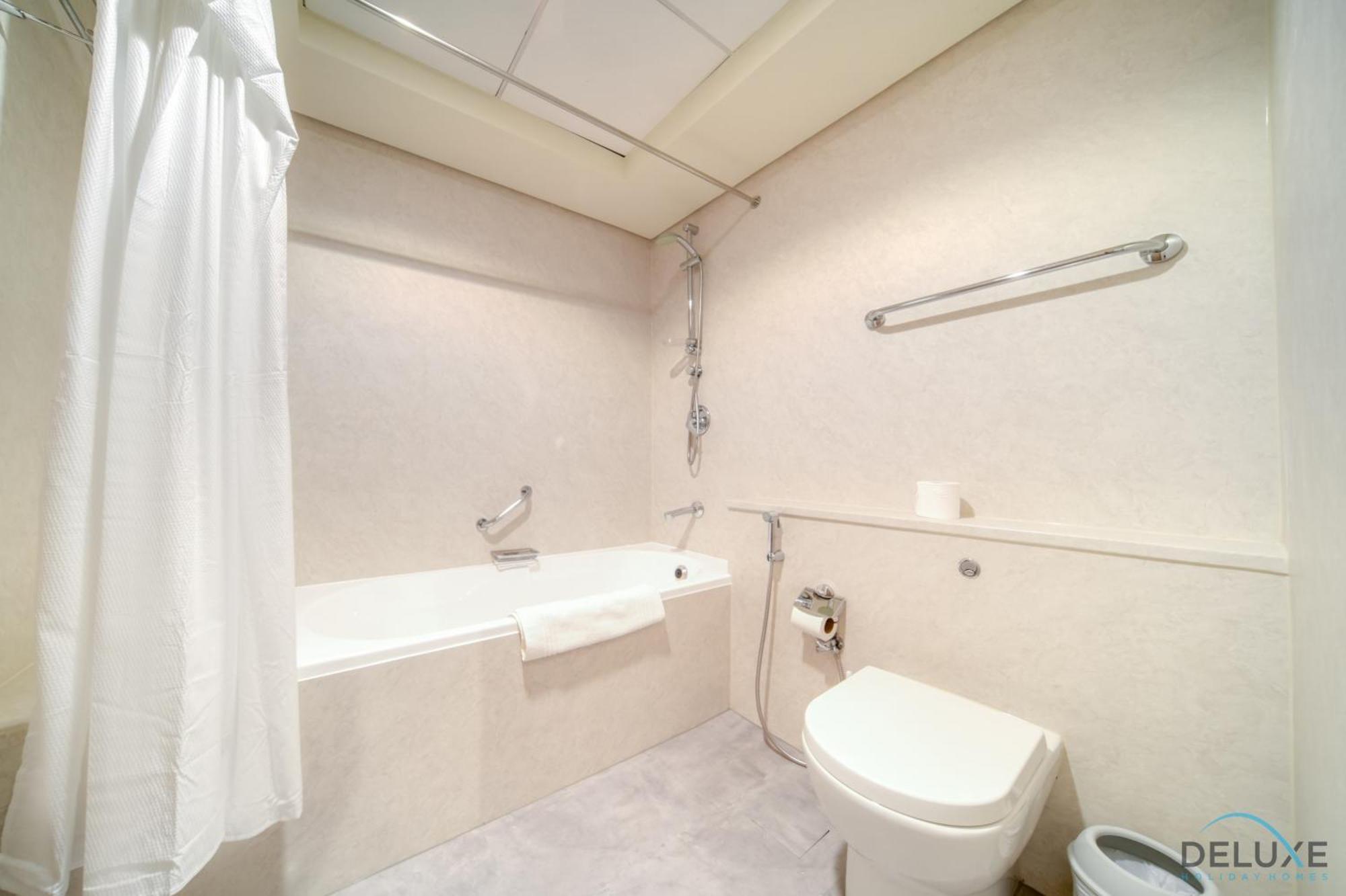 Special Offer Stylish 1br With Scenic Views & Pool By Deluxe Homes * Dubai