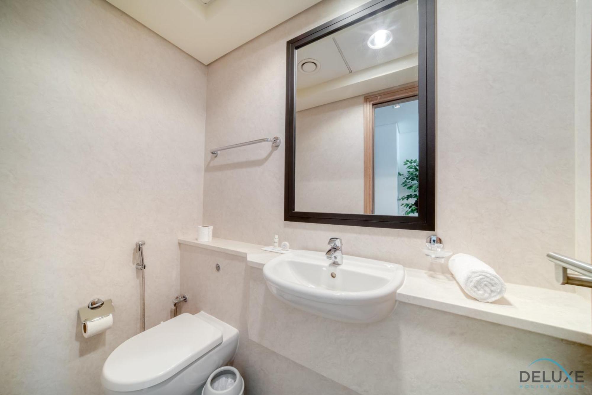 Special Offer Stylish 1br With Scenic Views & Pool By Deluxe Homes Dubai