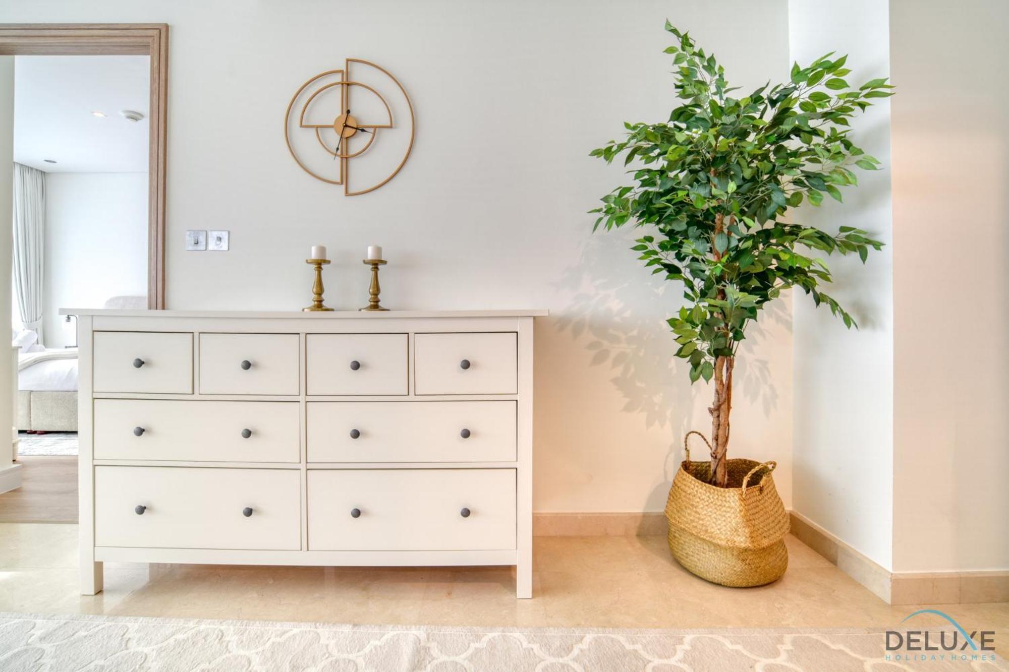 Special Offer Stylish 1br With Scenic Views & Pool By Deluxe Homes Apartment