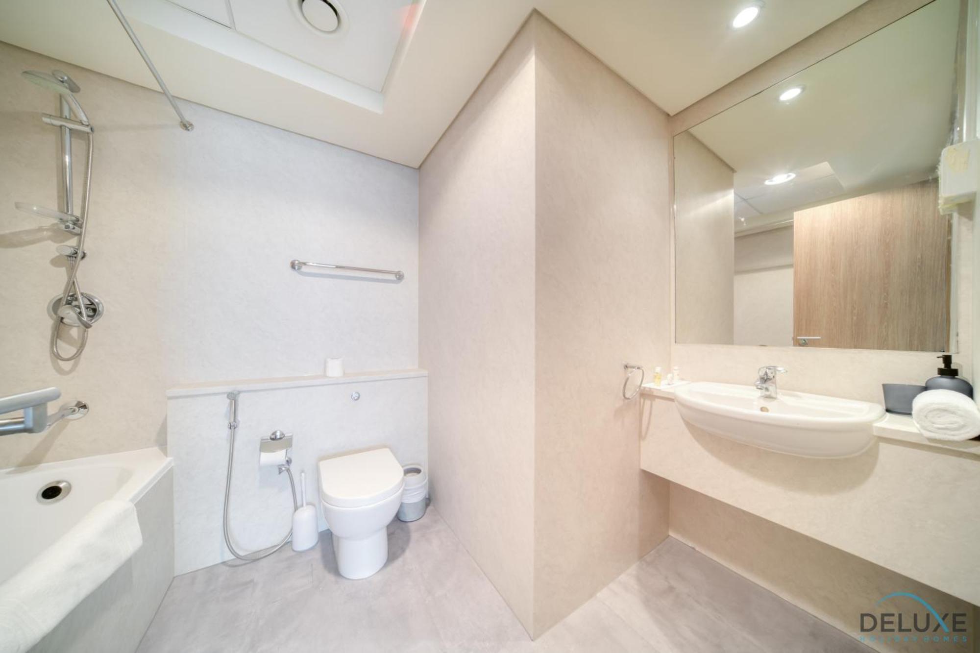 Special Offer Stylish 1br With Scenic Views & Pool By Deluxe Homes Apartment