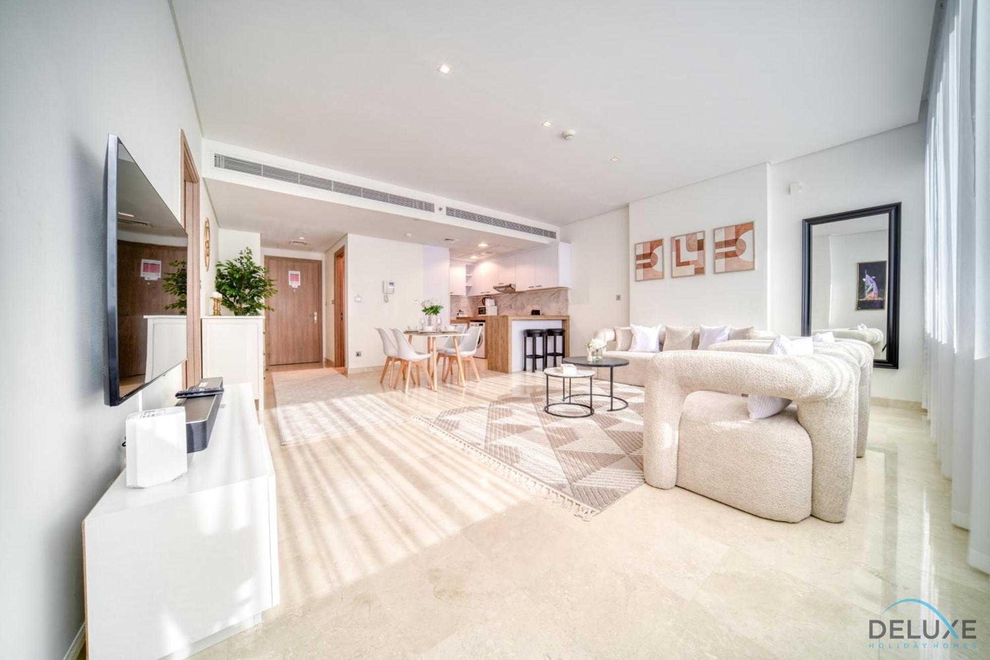 Apartment Special Offer Stylish 1br With Scenic Views & Pool By Deluxe Homes Dubai