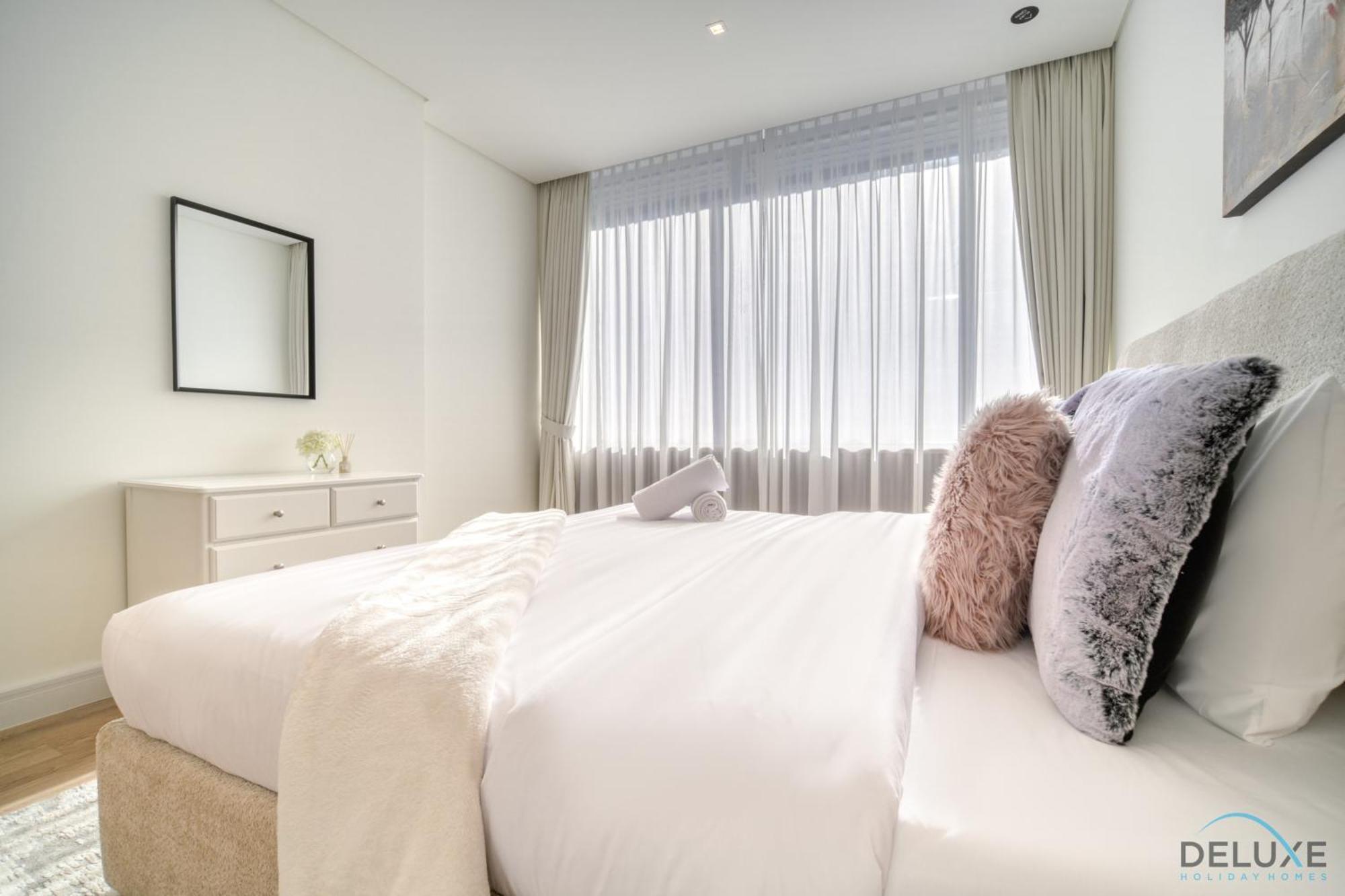 Special Offer Stylish 1br With Scenic Views & Pool By Deluxe Homes * Dubai