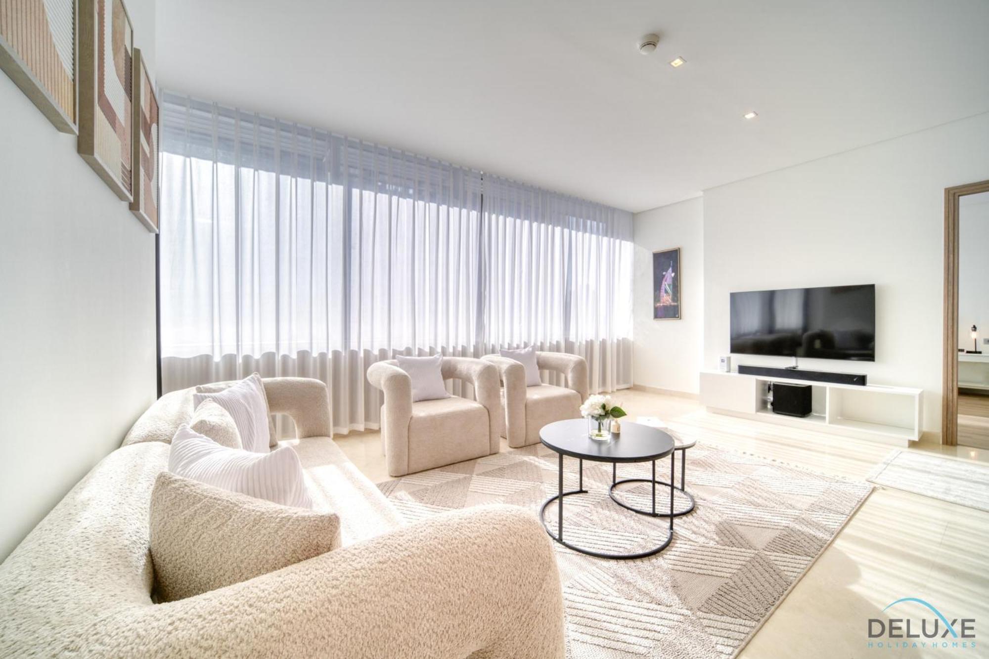 Special Offer Stylish 1br With Scenic Views & Pool By Deluxe Homes *