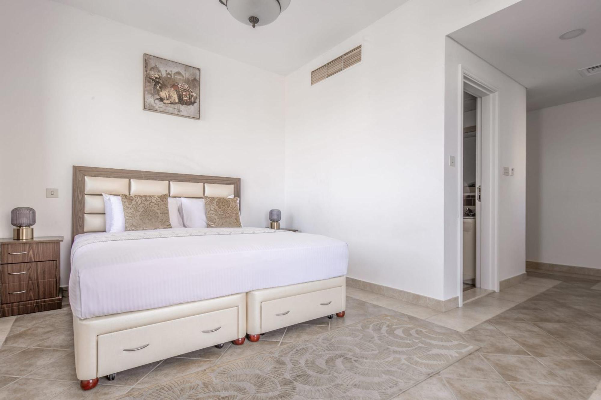 Frank Porter - Al Badia 2 Apartment