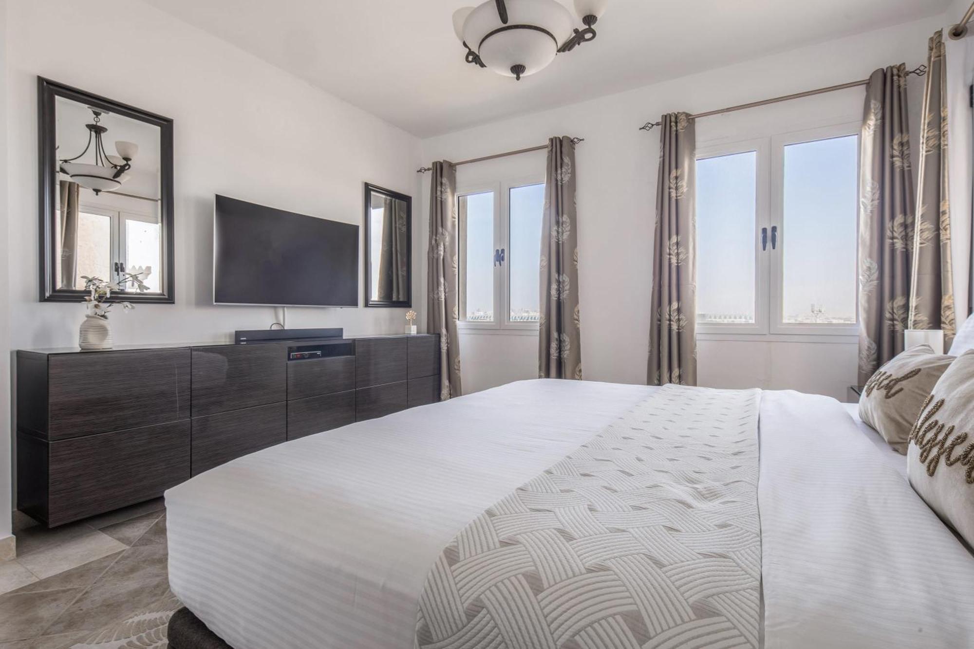 Frank Porter - Al Badia 2 Apartment Dubai