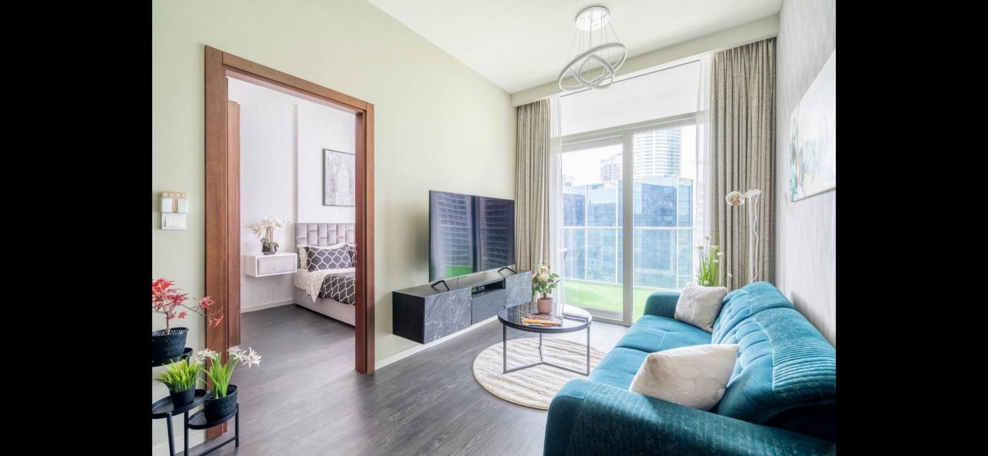 Luxury 2 Bedroom With Burj Khalifa View Apartment *