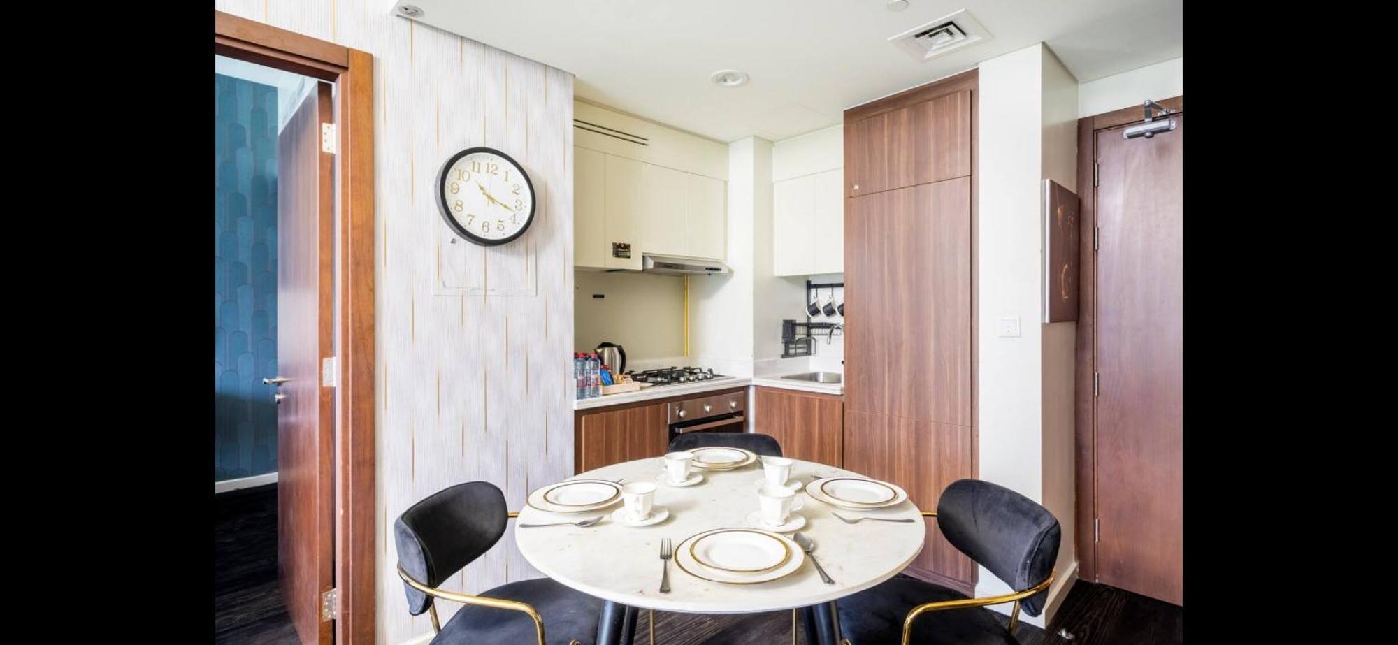Luxury 2 Bedroom With Burj Khalifa View Apartment *