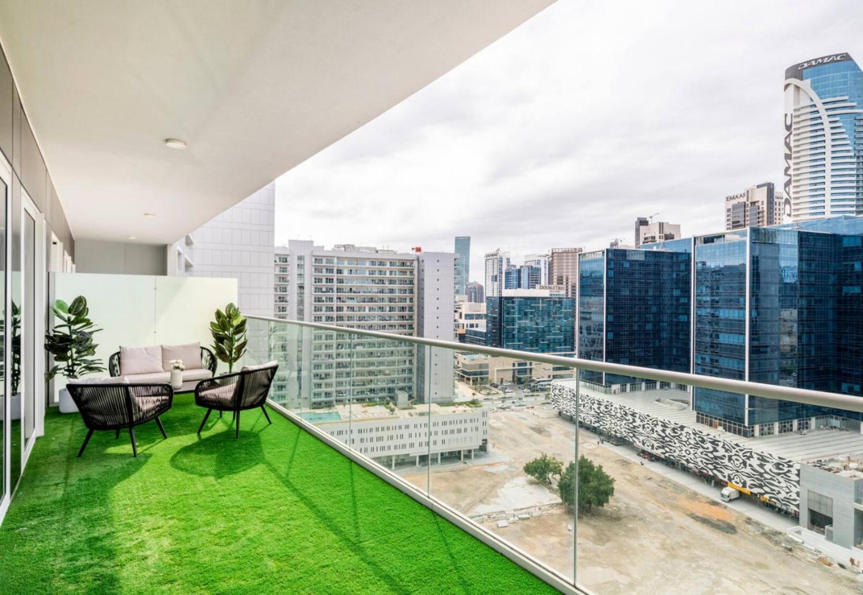 Luxury 2 Bedroom With Burj Khalifa View Apartment *