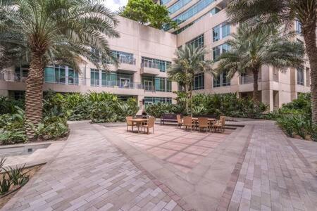 Hospitality Expert Lw1302 - D Mall Opera Fountain Dubai