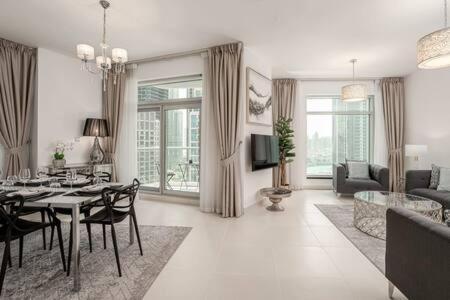 Hospitality Expert Lw1302 - D Mall Opera Fountain Dubai
