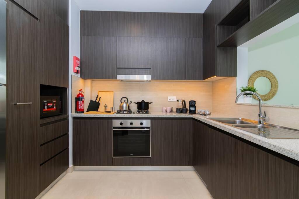 Apartment Elite Escape - 2 Bhk Getaway With Mall Access - 1508 Dubai