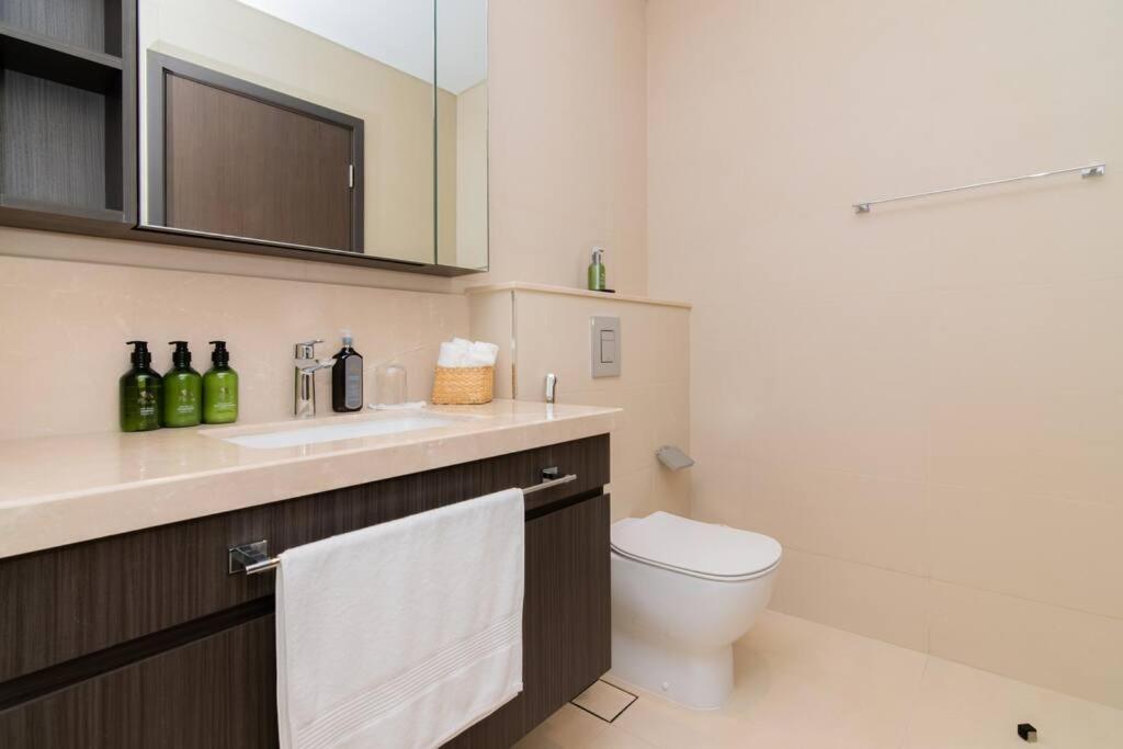 Apartment Elite Escape - 2 Bhk Getaway With Mall Access - 1508 *