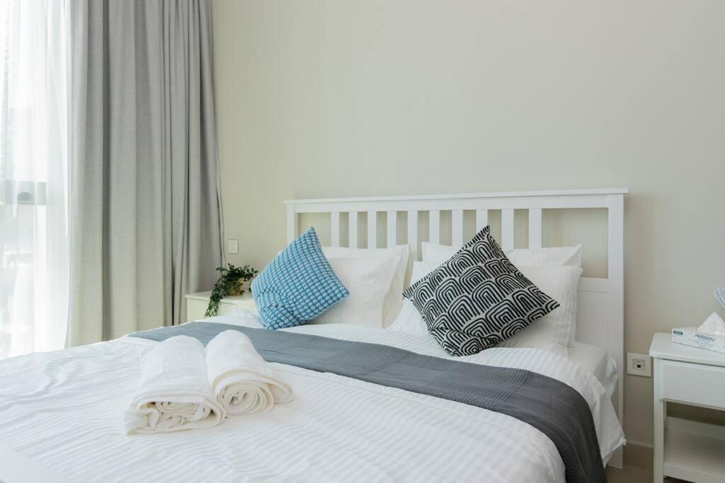 Elite Escape - 2 Bhk Getaway With Mall Access - 1508 Apartment *