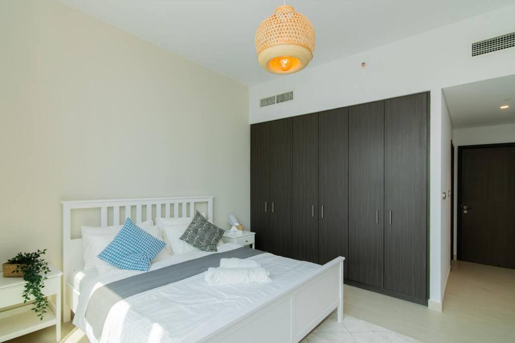 Apartment Elite Escape - 2 Bhk Getaway With Mall Access - 1508