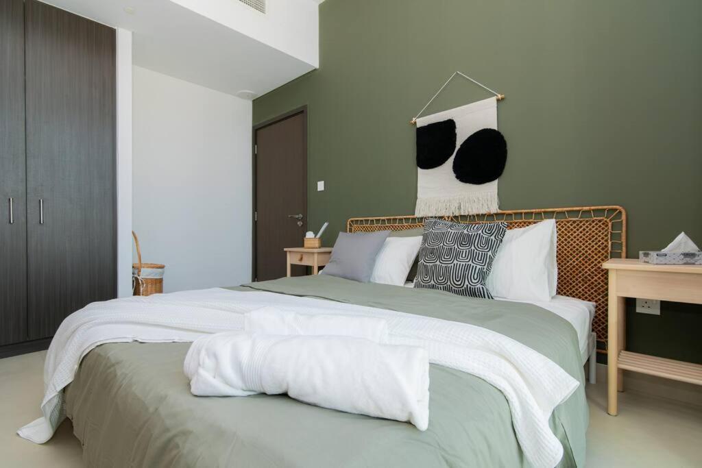 Elite Escape - 2 Bhk Getaway With Mall Access - 1508 Apartment *