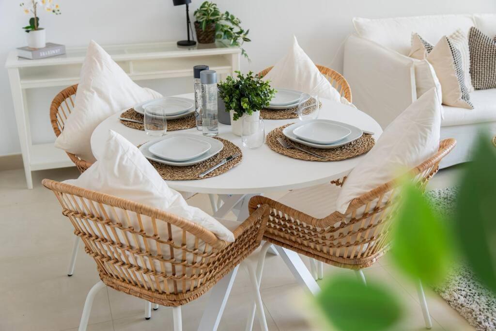 Elite Escape - 2 Bhk Getaway With Mall Access - 1508 Apartment *