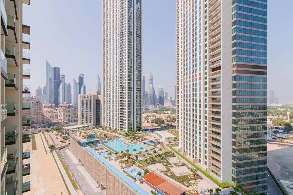 Elite Escape - 2 Bhk Getaway With Mall Access - 1508