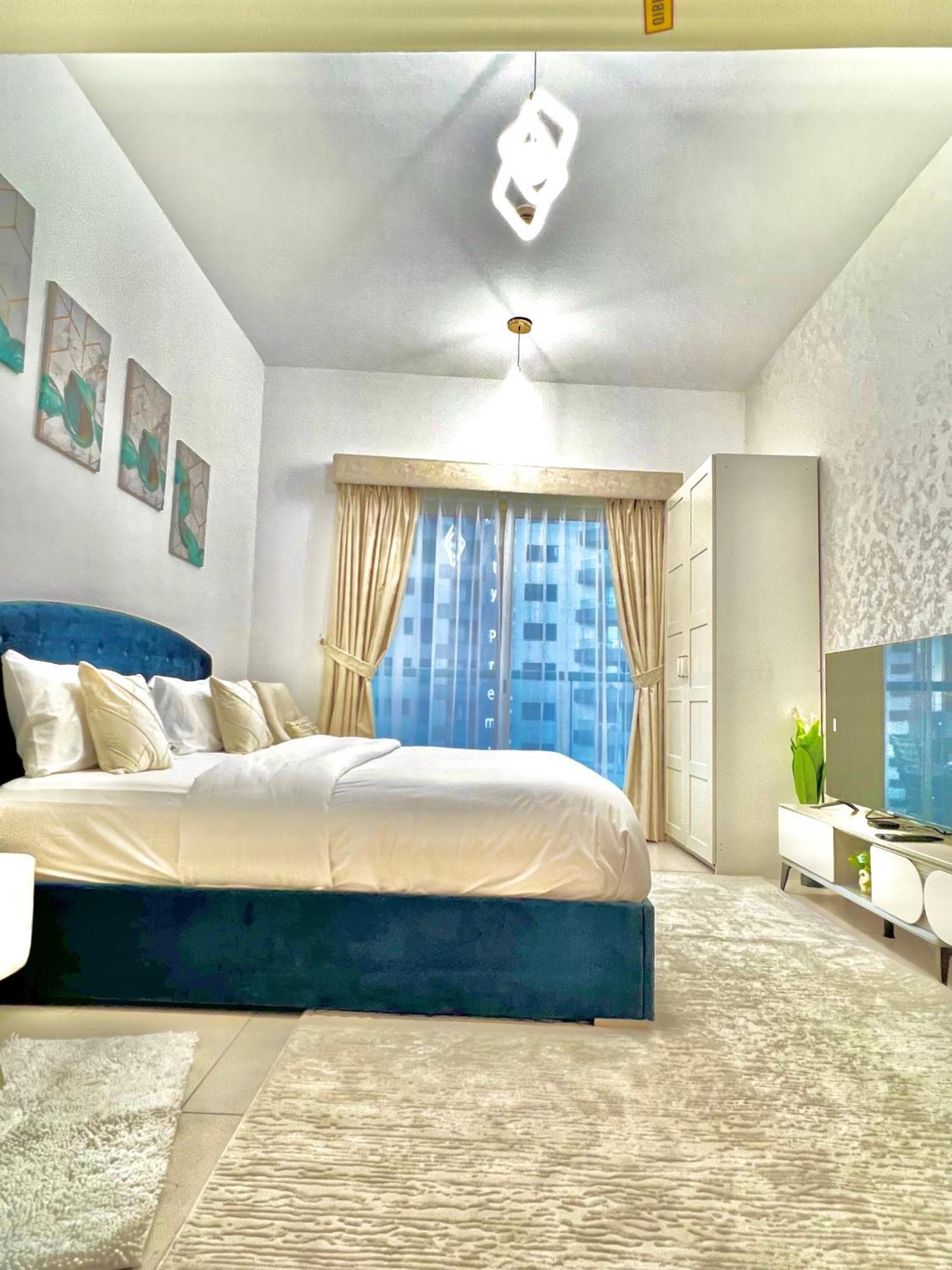 Elegant Marina View King Bed Apartment Dubai