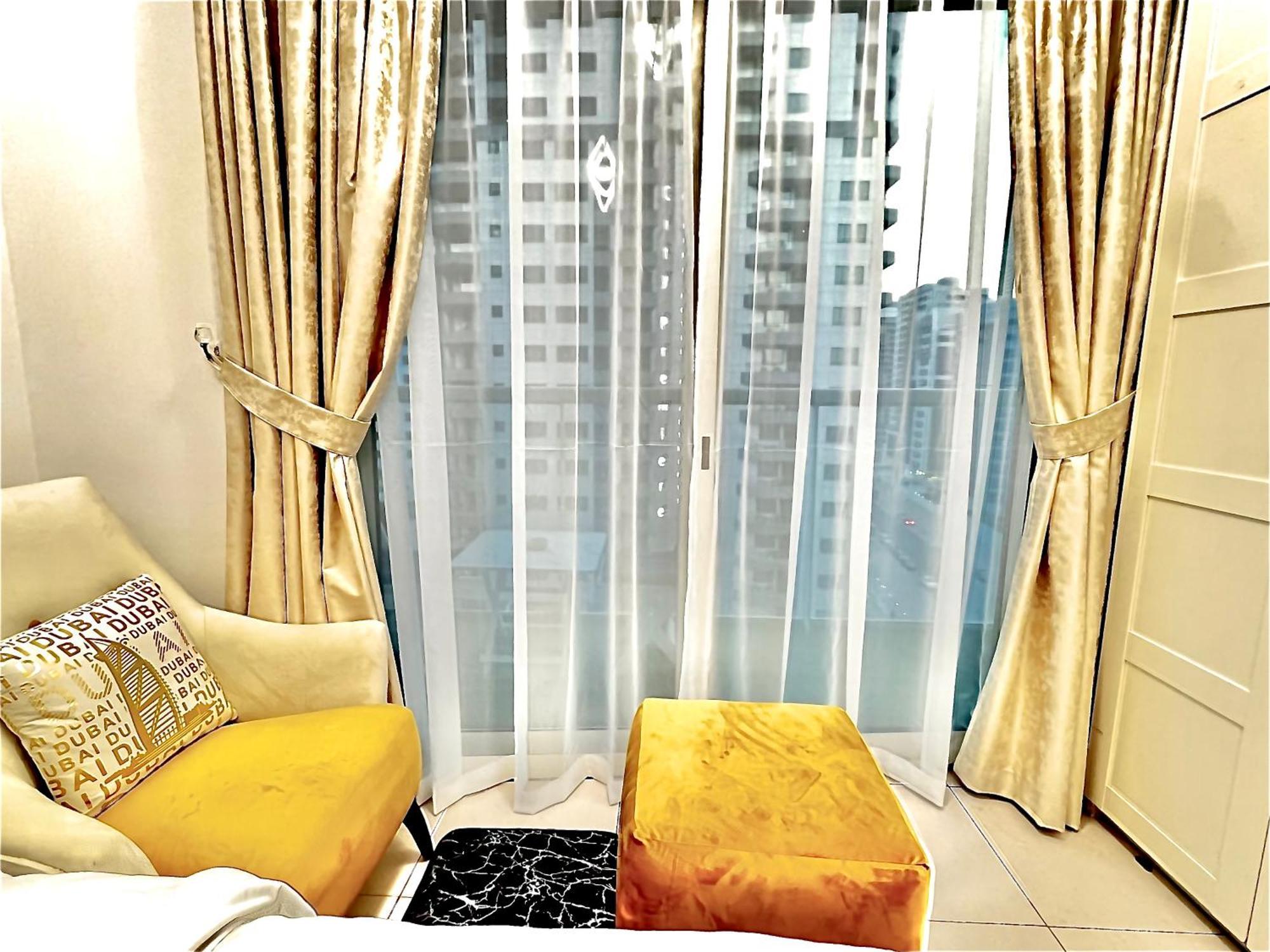 Elegant Marina View King Bed