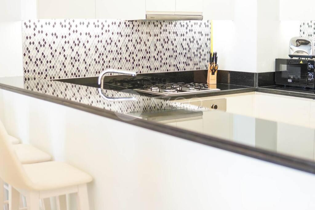 Fabulous 2bedroom In Paramount Midtown Apartment *