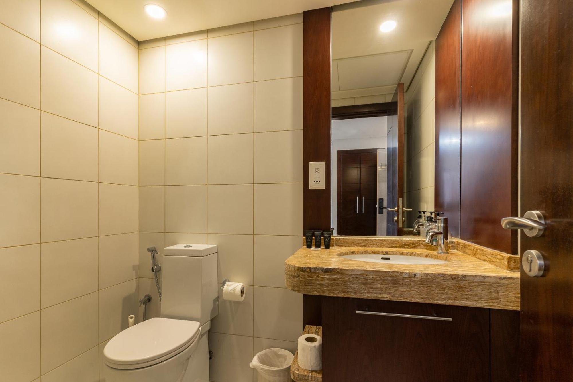 Apartment Chic 2br Apartment, Prime Location Near Mall - Allsopp&allsopp