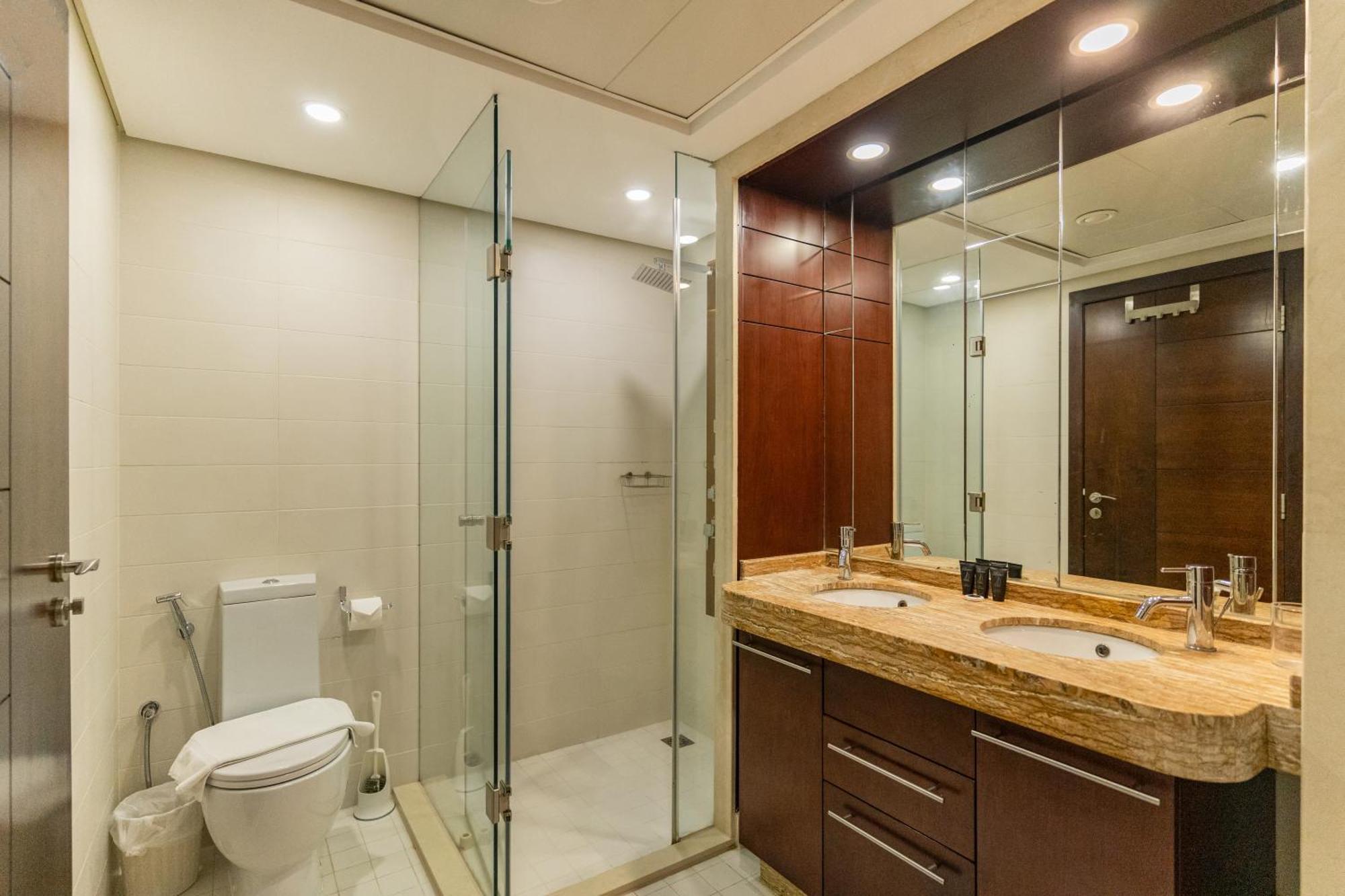 Apartment Chic 2br Apartment, Prime Location Near Mall - Allsopp&allsopp *