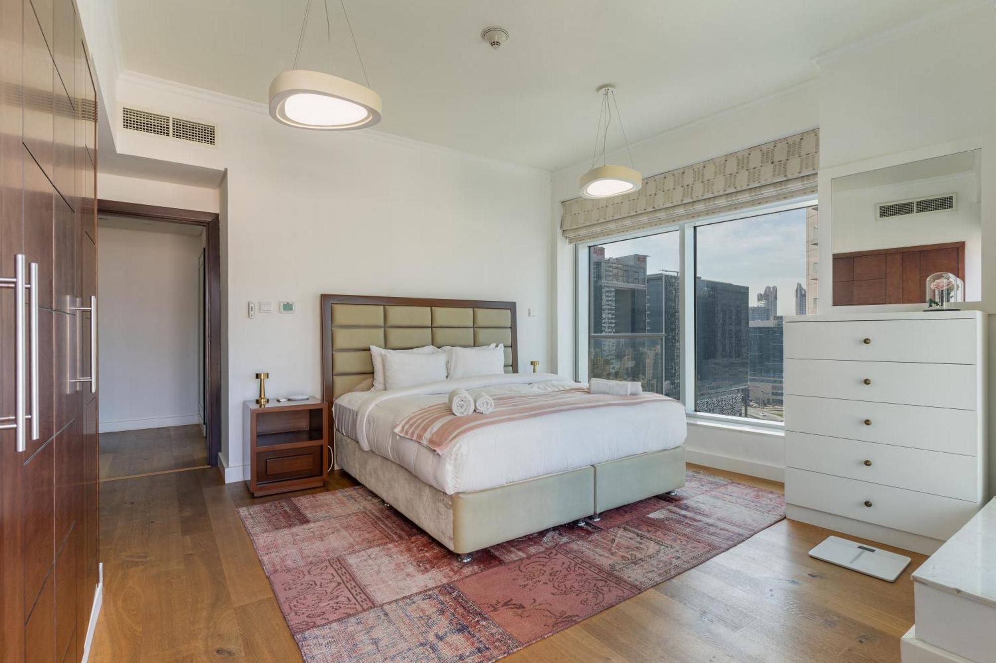 Chic 2br Apartment, Prime Location Near Mall - Allsopp&allsopp *