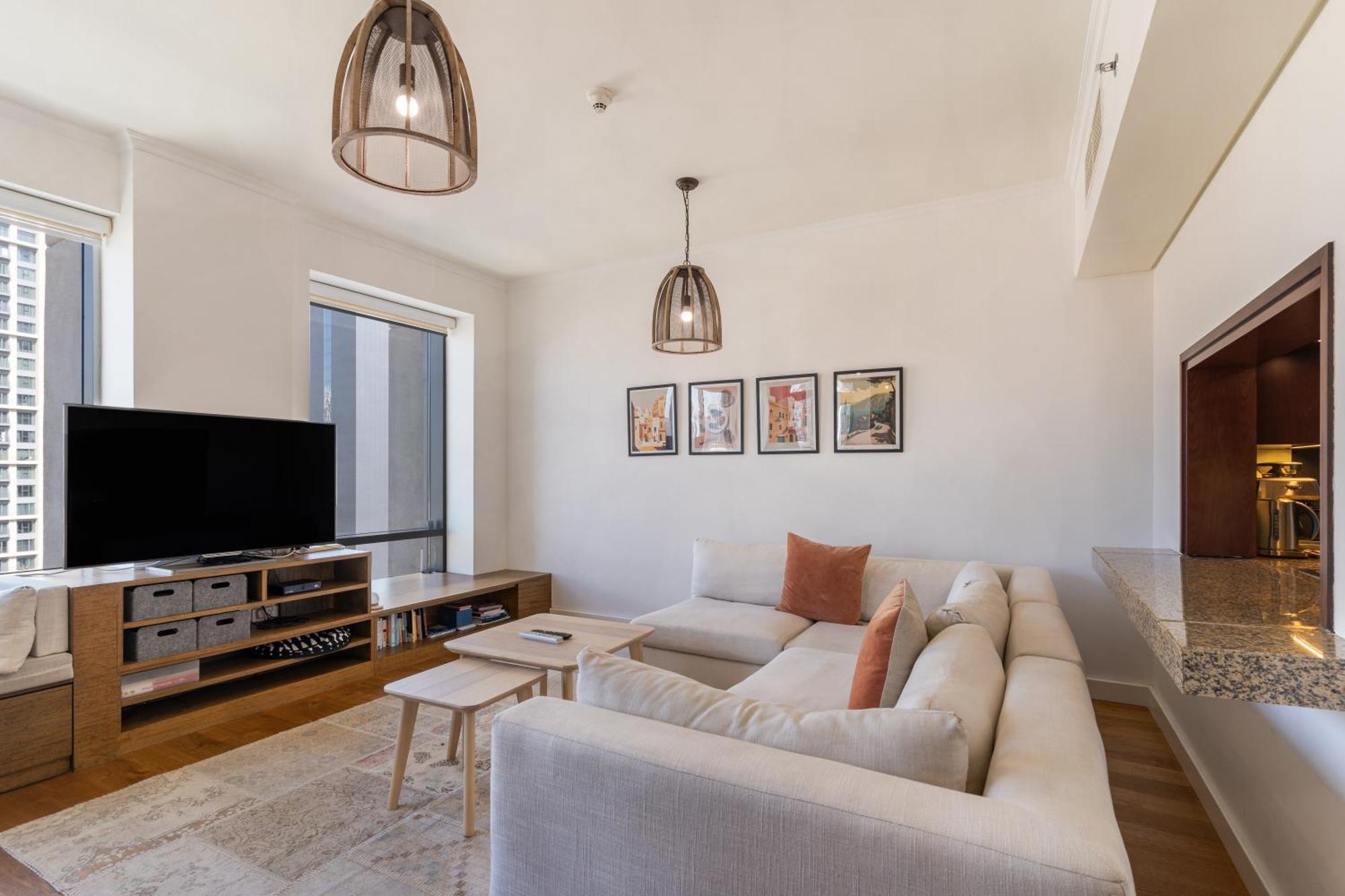 Chic 2br Apartment, Prime Location Near Mall - Allsopp&allsopp Dubai