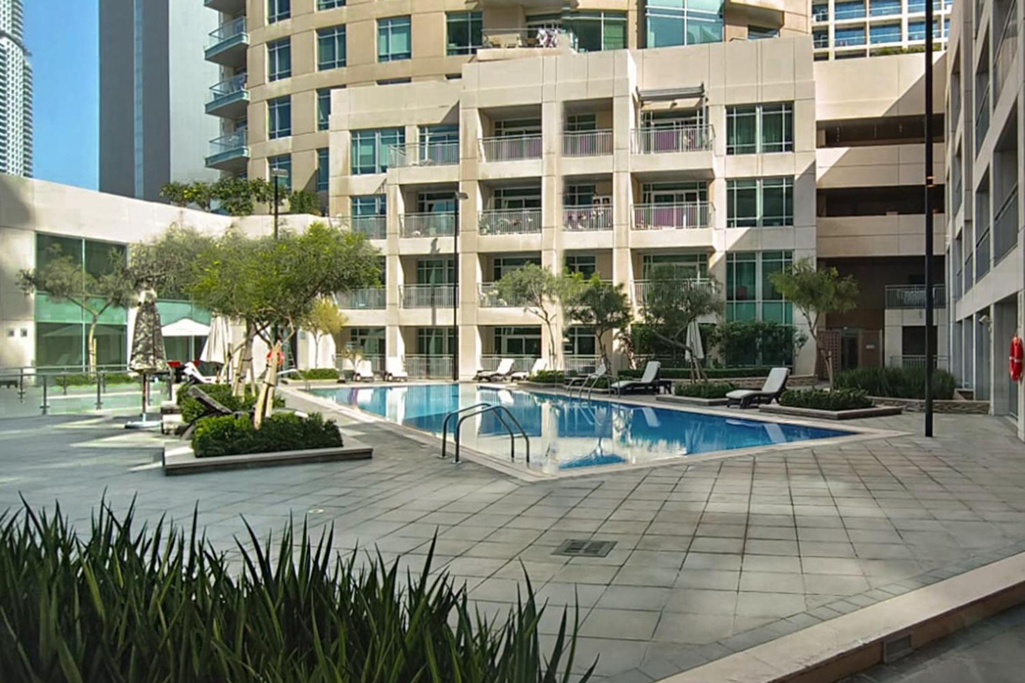 Chic 2br Apartment, Prime Location Near Mall - Allsopp&allsopp *