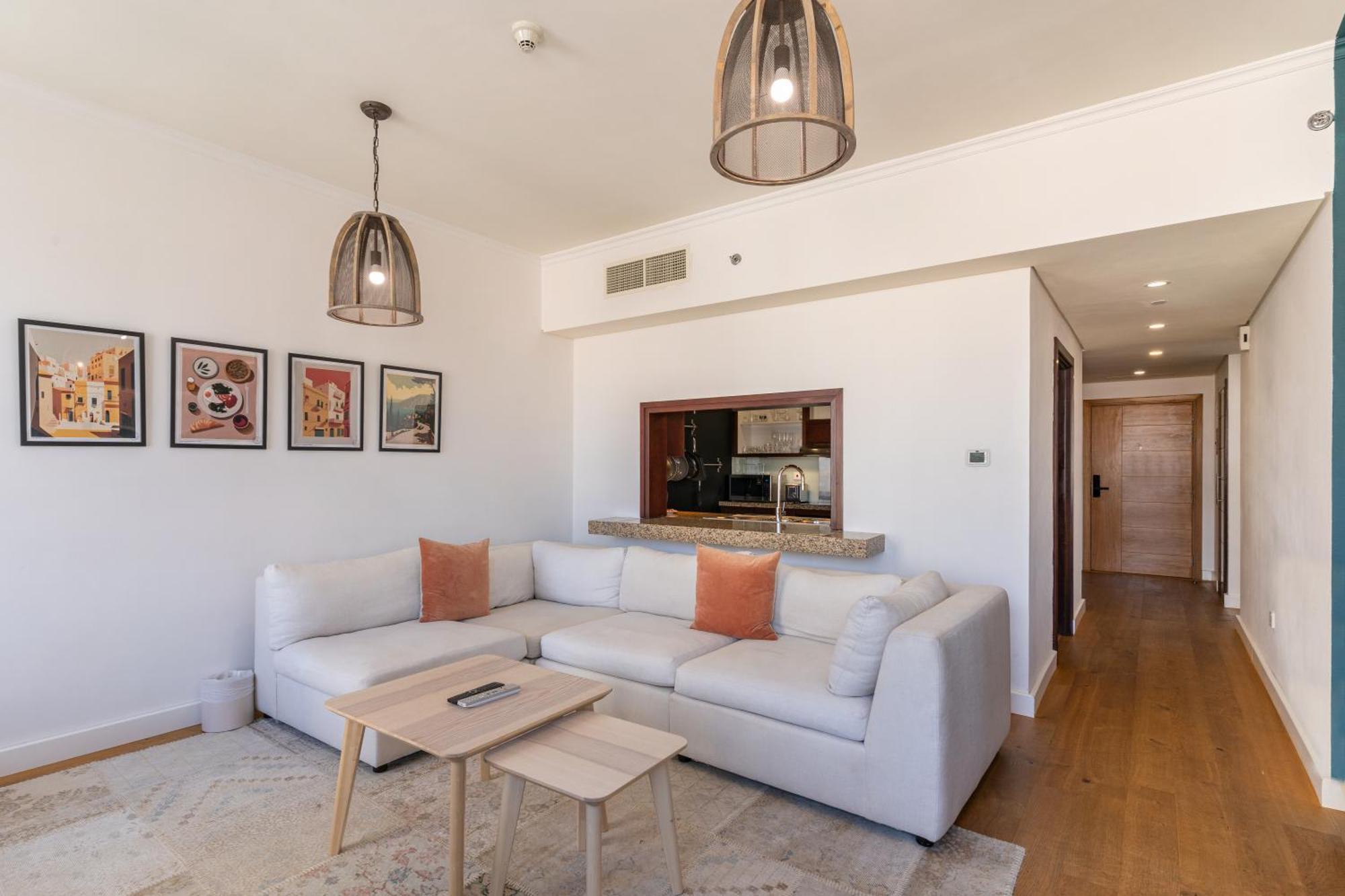 Apartment Chic 2br Apartment, Prime Location Near Mall - Allsopp&allsopp *