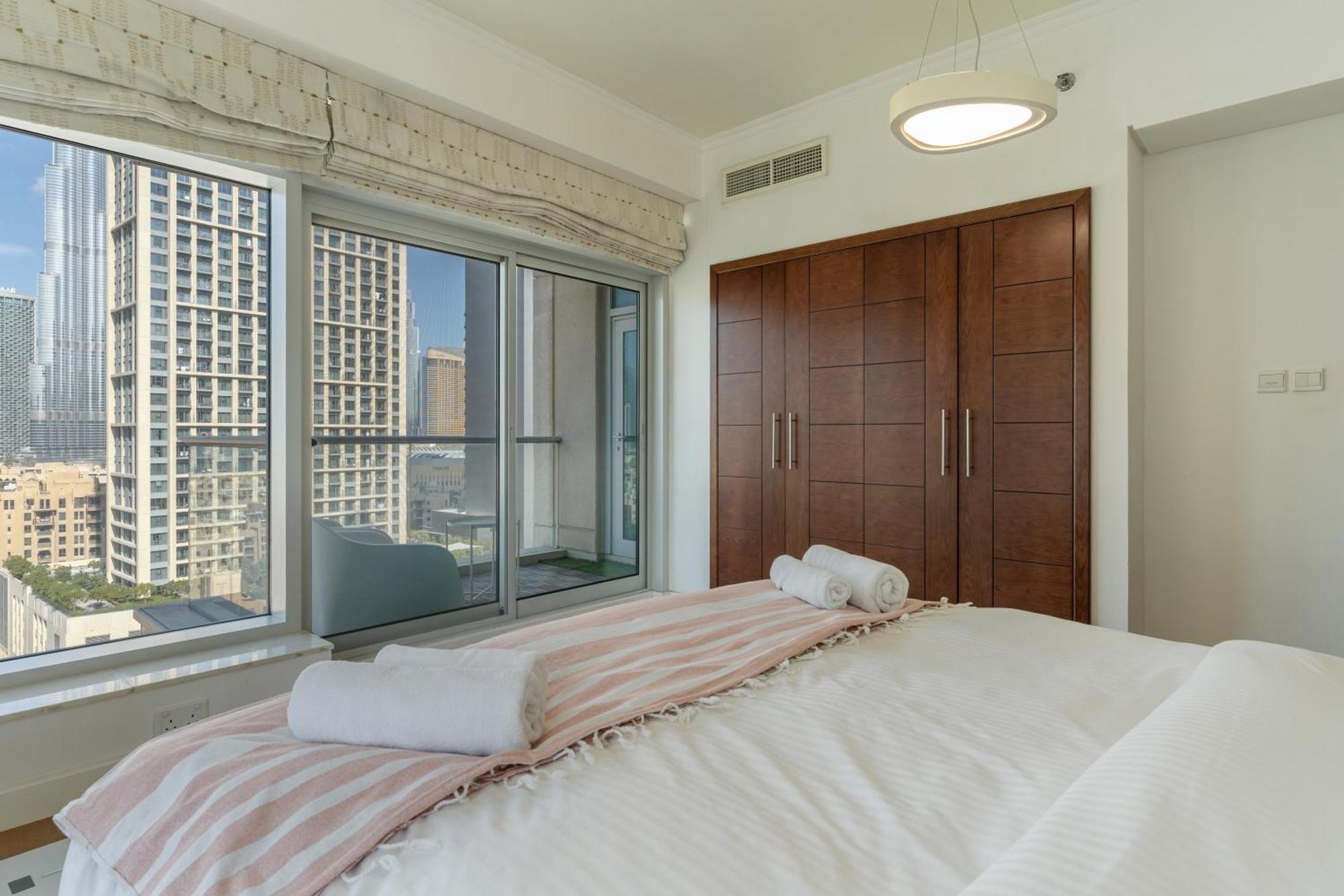 Chic 2br Apartment, Prime Location Near Mall - Allsopp&allsopp Apartment *