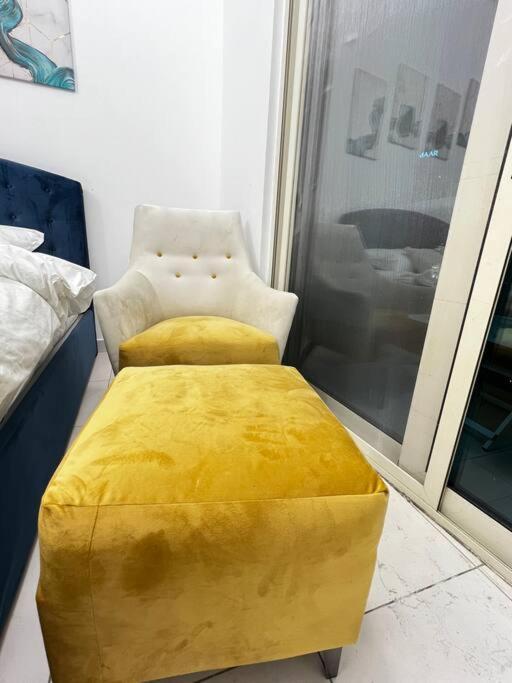 Elegant Marina View King Bed