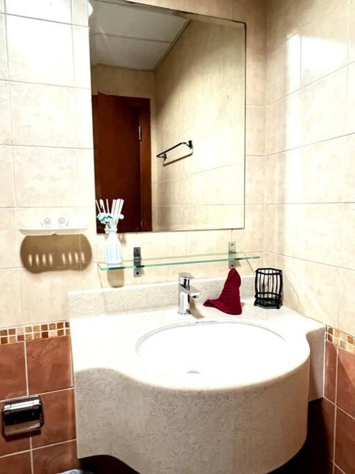Elegant Marina View King Bed Apartment