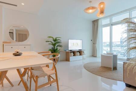 Apartment Private Beachfront 1 Bed With 180 View Of Marina Skyline
