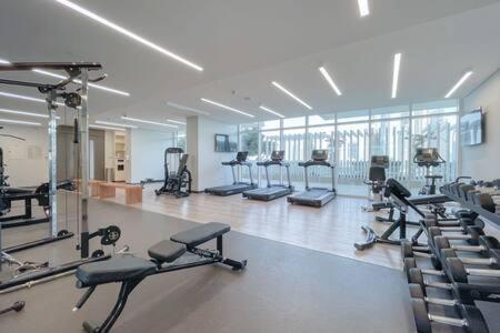 Private Beachfront 1 Bed With 180 View Of Marina Skyline Dubai