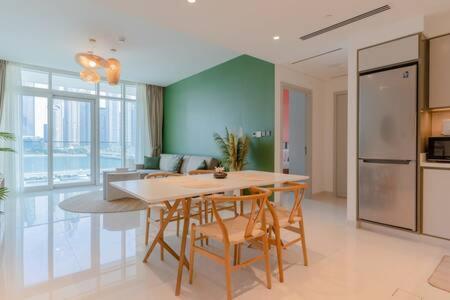 Private Beachfront 1 Bed With 180 View Of Marina Skyline Apartment