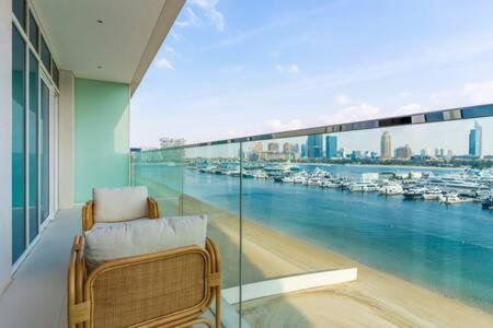Private Beachfront 1 Bed With 180 View Of Marina Skyline Dubai
