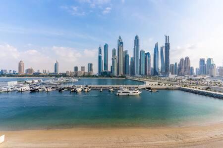 Apartment Private Beachfront 1 Bed With 180 View Of Marina Skyline