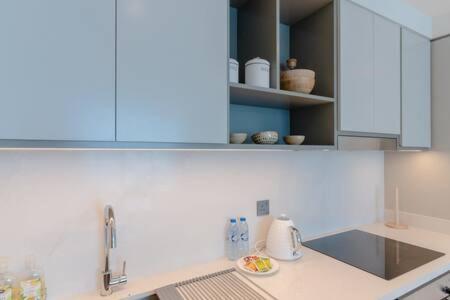 Private Beachfront 1 Bed With 180 View Of Marina Skyline Apartment