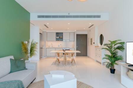 Private Beachfront 1 Bed With 180 View Of Marina Skyline *