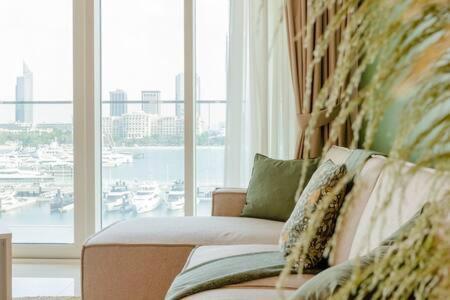 Private Beachfront 1 Bed With 180 View Of Marina Skyline *